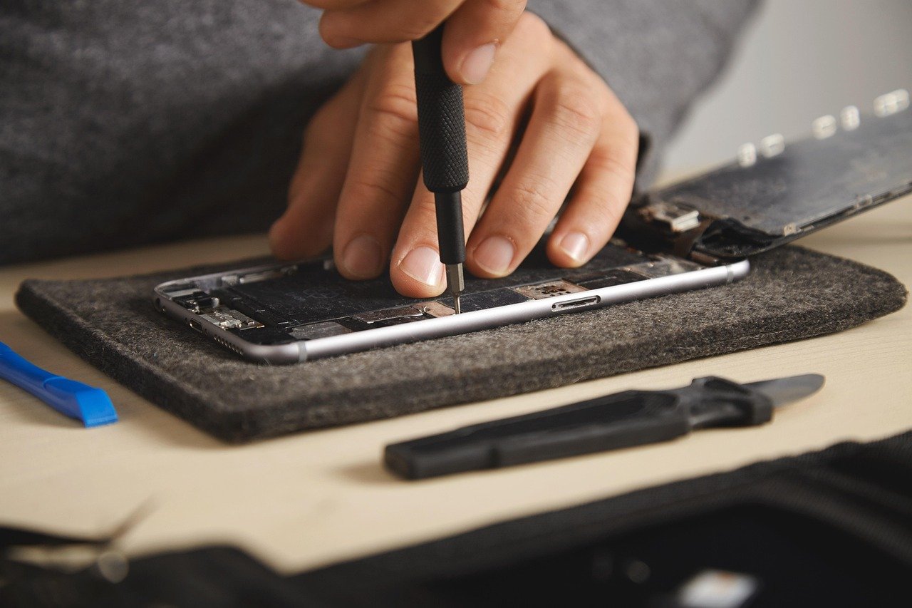 phone, mobile, repair, technology, cellphone, technician, tool, service, equipment, electronic, smartphone, industry, wireless, broken, disassembled, screwdriver, damage, device, repair technician